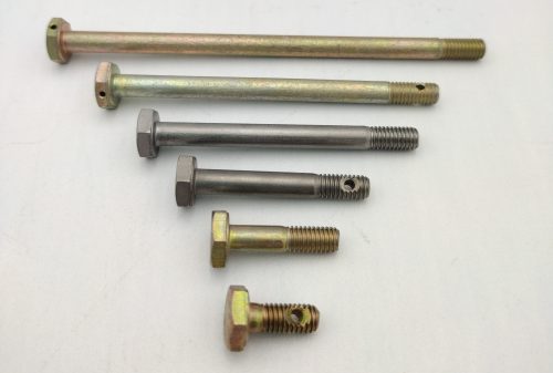 Image of six metal bolts of varying lengths arranged horizontally on a white background. The bolts are labeled as "Bolt AN3 – 3/16″ (1032)" in the context of the post or product.
