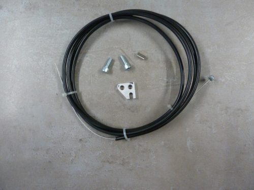 Coiled black cable with metal connectors and a triangular bracket on a gray surface, related to the "GENERAL" product.